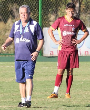 Josué comando treino do Macaé (Foto: Tiago Ferreira / Macaé Esportes)