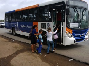 Ônibus volta a circular normalmente em Caruaru (Foto: Almir Vilanova/ G1 Caruaru)