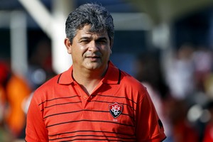 Ney Franco; Vitória (Foto: Felipe Oliveira/Divulgação/EC Vitória) Ney Franco; Vitória (Foto: Felipe Oliveira/Divulgação/EC Vitória)