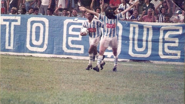Edil, jogando pelo Paysandu, incorporando o apelido de "Carrasco" (Foto: Arquivo pessoal)