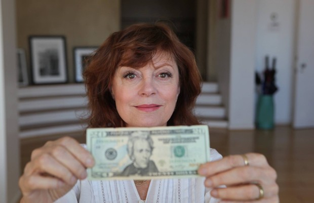 Susan Sarandon, atriz e diretora, apoia campanha para imprimir rosto de mulher na nota de vinte dólares (Foto: Reprodução / Facebook)