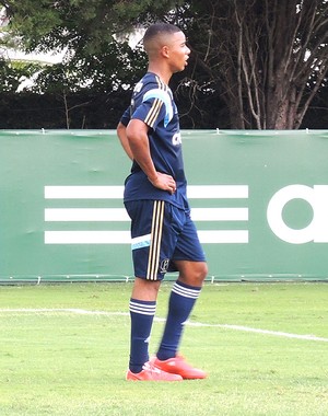 Gabriel Jesus continua intercâmbio no time profissional do Palmeiras