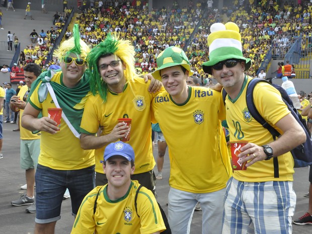 Torcida brasileira foi maioria na Fan Fest de Cuiabá nesta terça-feira. (Foto: Eduarda Fernandes / G1)