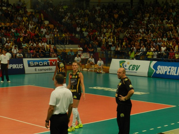 Técnico Spencer Lee, Praia x Rio de Janeiro (Foto: Hismênia Keller)