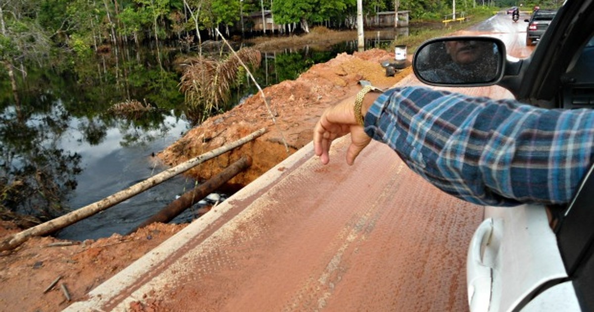 G Moradores Do Ramal Da Gua Branca Fecham Estrada Am Em Manaus