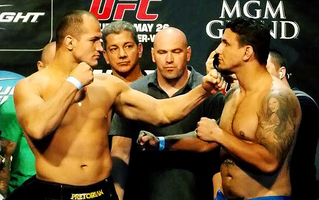 Junior Cigano Frank Mir encarada na pesagem do UFC 146 (Foto: Adriano Caldas / Globoesporte.com)