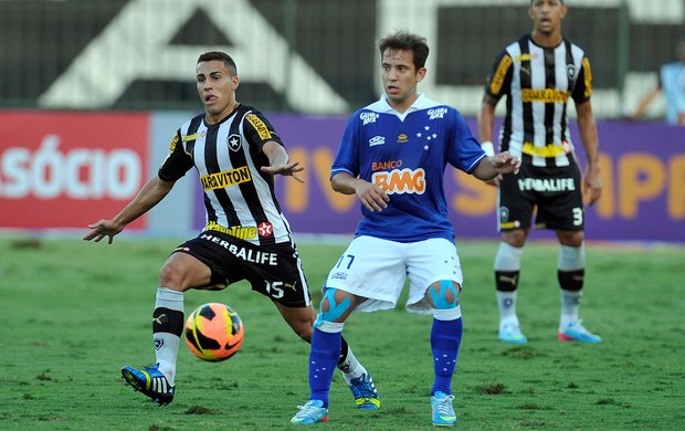 Gabriel e Everton Ribeiro, Botafogo x Cruzeiro (Foto: Luciano Belford/Agência Estado) Gabriel e Everton Ribeiro, Botafogo x Cruzeiro (Foto: Luciano Belford/Agência Estado)
