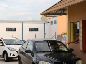 Padaria drive-thru em São Carlos (Foto: Fabio Rodrigues/G1)