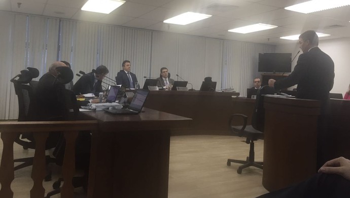 Julgamento do Inter no STJD (Foto: Bruno Giufrida)