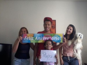 Keila e os filhos estão no Brasil e o marido mora há 16 anos nos EUA (Foto: Arquivo Pessoal) Keila e os filhos estão no Brasil e o marido mora há 16 anos nos EUA (Foto: Arquivo Pessoal)