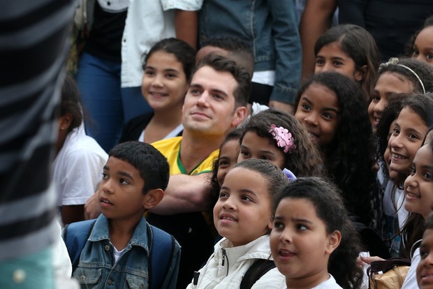 Henry Cavill passeia pelo Rio de Janeiro (Foto: André Freitas/AgNews)