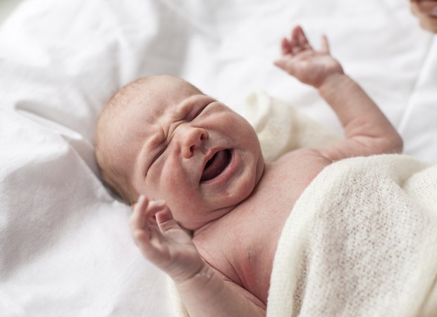 Recém-nascidos: o que fazer para evitar a dor dos bebês - Revista Crescer
