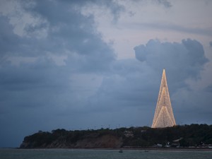 Árvore de luz conta com 30 mil lâmpadas (Foto: Divulgação )