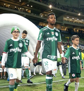 Moisés e Tchê Tchê podem não entrar em campo na terça-feira que vem