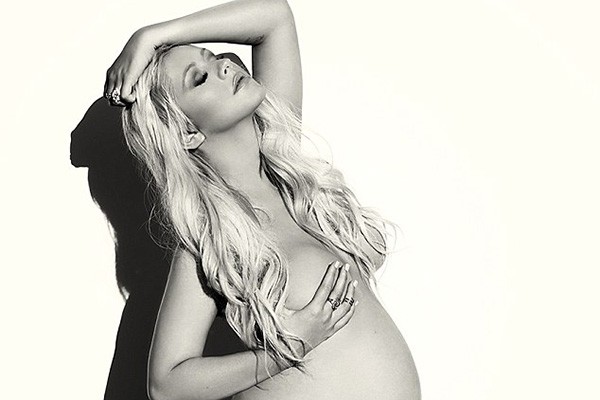 Christina Aguilera se mostra orgulhosa do corpo para sessão de fotos (Foto: Brian Bowen Smith/V Magazine)