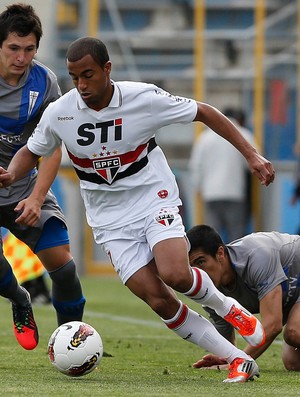 Marko Biskupovic da universidad Católica e Lucas do São Paulo (Foto: Reuters)