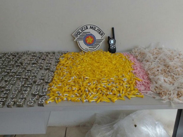 Drogas apreendidas no Jardim Itapemirim em Sorocaba (Foto: PM/ Divulgação )