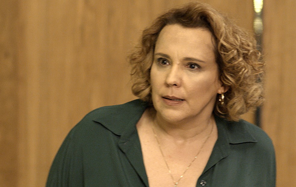 Néia leva um susto ao ver Gui em sua casa (Foto: TV Globo)