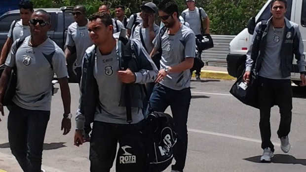Delegação do Treze chegando a São Luís, no Maranhão (Foto: Divulgação / Treze)