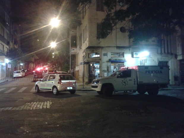 polícia, carro, tiroteio, porto alegre (Foto: Edmilson Antunes/ RBS TV)