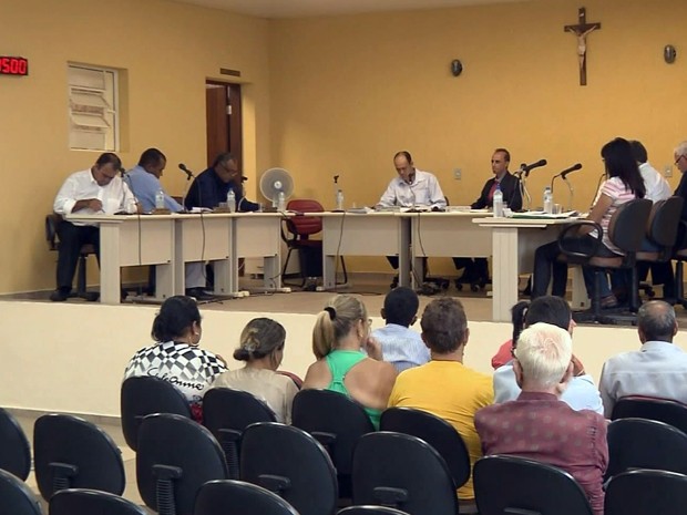 Vereadores rejeitam cassação de prefeito em Pedralva (Foto: Reprodução EPTV) Vereadores rejeitam cassação de prefeito em Pedralva (Foto: Reprodução EPTV)