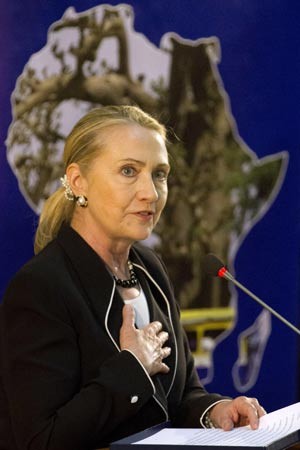 Hillary durante visitar a Dacar, no Senegal, na quarta (1º) (Foto: Jacquelyn Martin / AFP)
