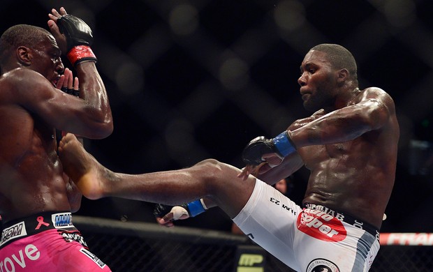 MMA - UFC 172 - Anthony Johnson x Phil Davis (Foto: Reuters)