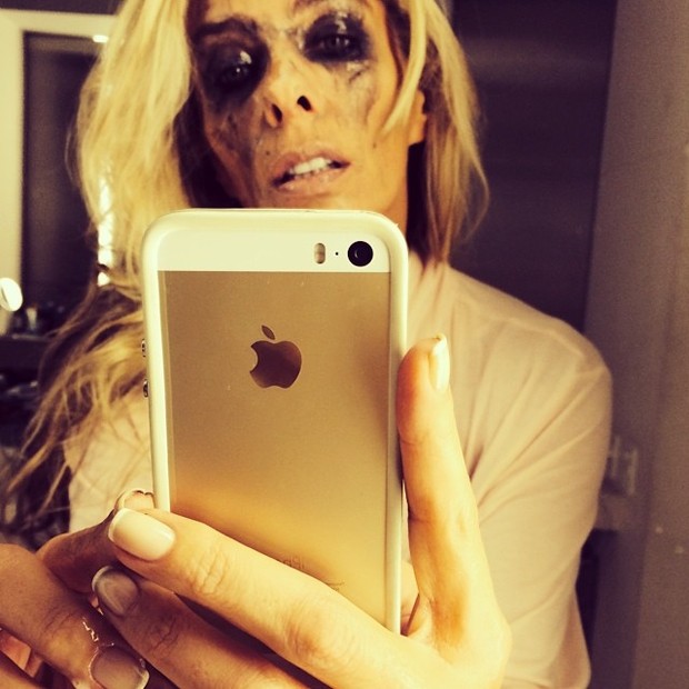 Adriane Galisteu com a maquiagem borrada (Foto: Instagram/ Reprodução)