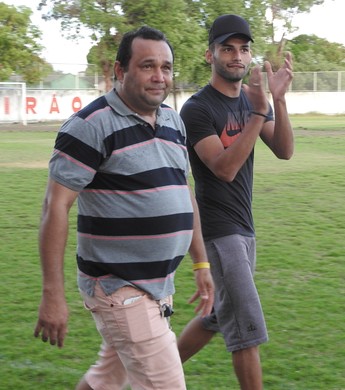 Thiago Maia ovacionado pelo público no encerramento das atividades de projeto social, em Roraima (Foto: Ivonisio Júnior)