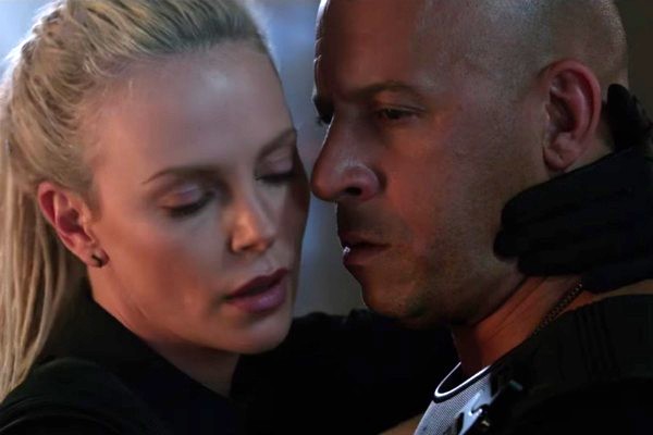 Charlize Theron e Vin Diesel em cena do trailer de &#39;Velozes e Furiosos 8&#39; (Foto: Reprodução)