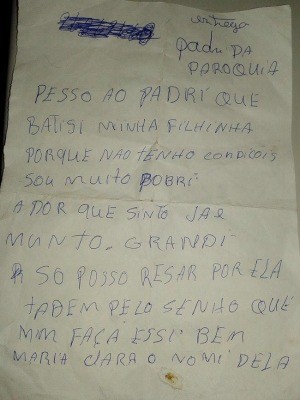 Mãe deixa carta pedindo para padre benzer a criança (Foto: Fernando Ivo/Sertão Central)