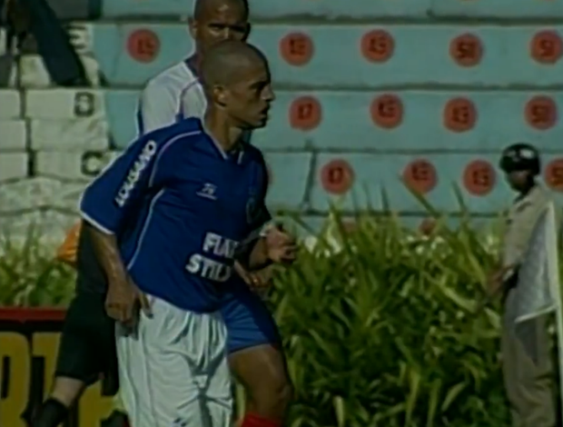 Quantos gols o Alex fez em 2003?