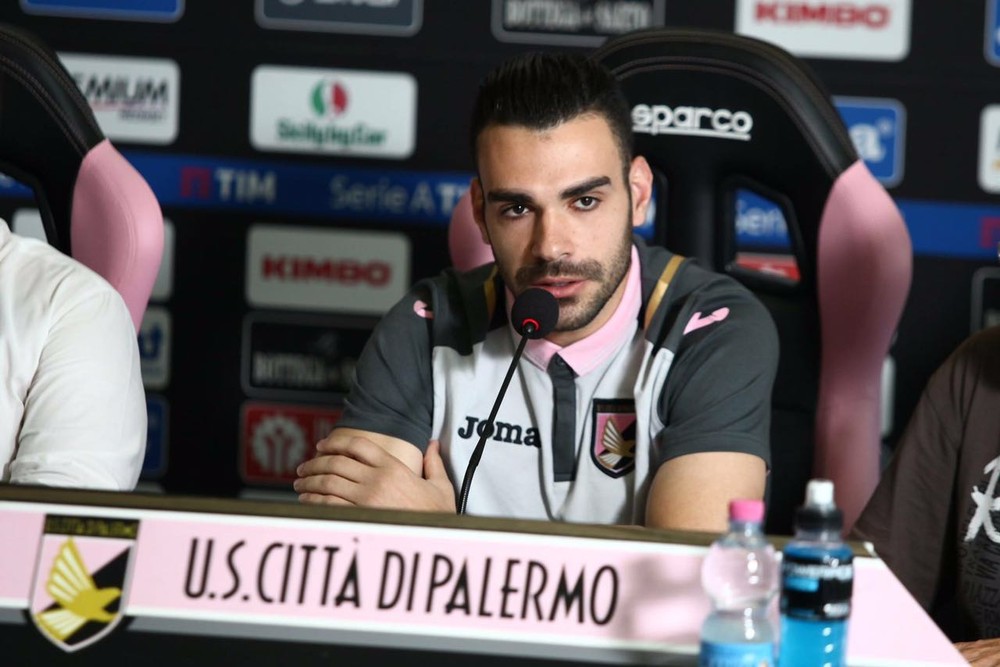  Não é só o ataque: Palmeiras olha mercado e analisa volante ex-Corinthians