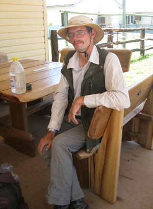 Daniel Dudzisz em foto de 14 de janeiro, durante sua viagem à Austrália. Ele sobreviveu por cerca de duas semanas em uma zona remota do nordeste da Austrália comendo moscas (Foto: Richard Rawcliffe/AFP              )