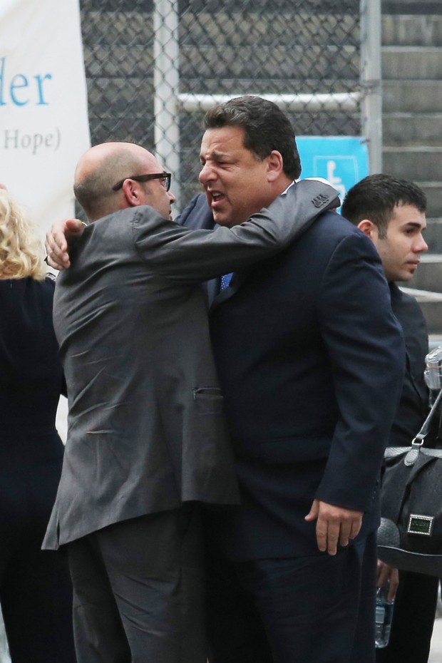 Steve Schirripa, que viveu Bobby, no funeral de James Gandolfini (Foto: GETTY IMAGES NORTH AMERICA / AFP)