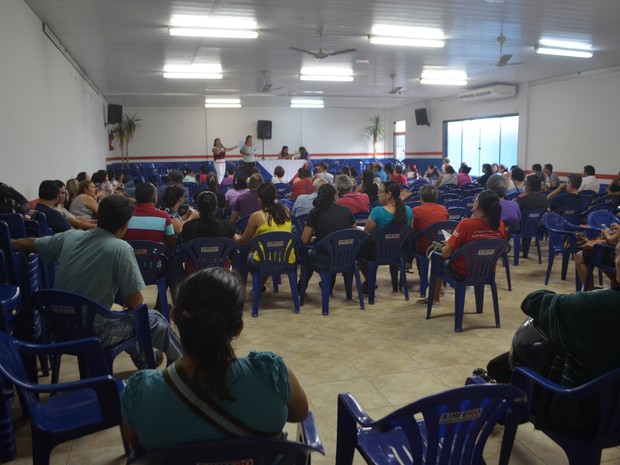 Servidores se reúnem no Sintero, em Ji-Paraná, para discutir melhorias e a proposta apresentada pelo Governo do Estado.. (Foto: Pâmela Fernandes/G1)