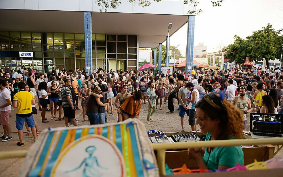 Bloco Vai com as Profanas sai pelo Setor Comercial Sul neste sábado (11) às 15h (Foto: Marcelo Calil/Divulgação)