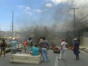 Avenia Rotary também está ocupada por integrantes.  (Foto: Carolina Sanches/G1)
