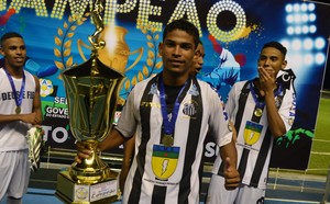 Santos-AP; campeão sub-20; jogador Eduardo (Foto: Rafael Moreira/GE-AP)