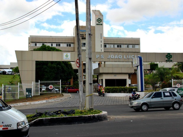 Crime aconteceu em frente ao Hospital João Lúcio (Foto: Suelen Gonçalves/G1 AM)