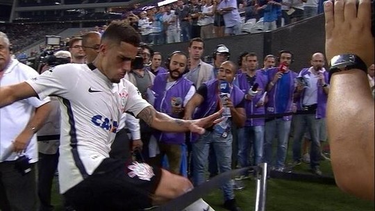 Corinthians vai tentar anular cartão equivocado a Gabriel; Fifa permite