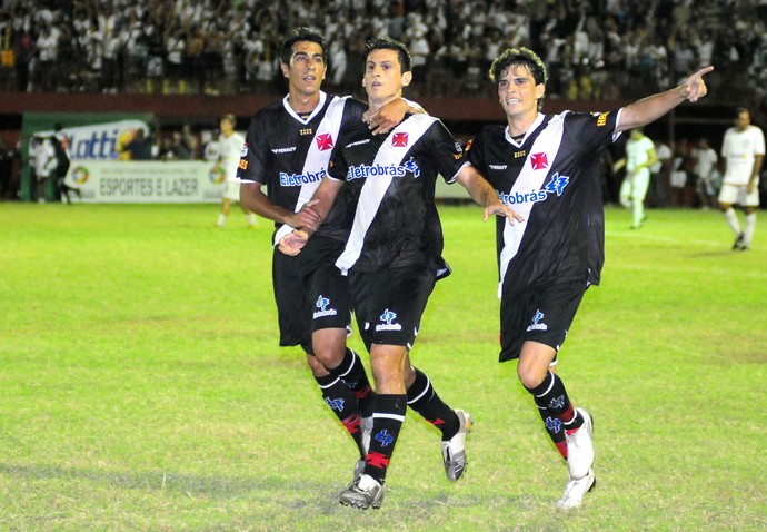 Fumagalli comemora gol do Vasco, em 2010, contra a Seleção Capixaba (Foto: Arquivo/A Gazeta)