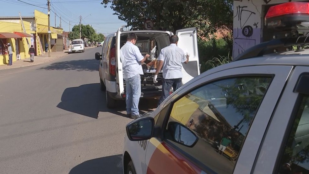 Corpo é encontrado perto de escola em Bauru e a suspeita é que morte tenha sido causada pelo