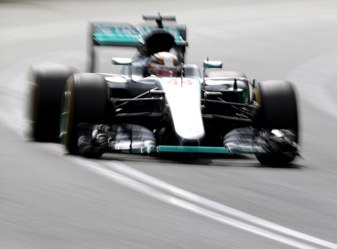 Lewis Hamilton em ação no treino classificatório para o GP da Austrália (Foto: Getty Images)