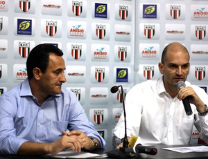 Presidente do Botafogo-SP, Gustavo Assed e diretor de arrecação do Botafogo, Carlo Felippini (Foto: Cleber Akamine / globoesporte.com)