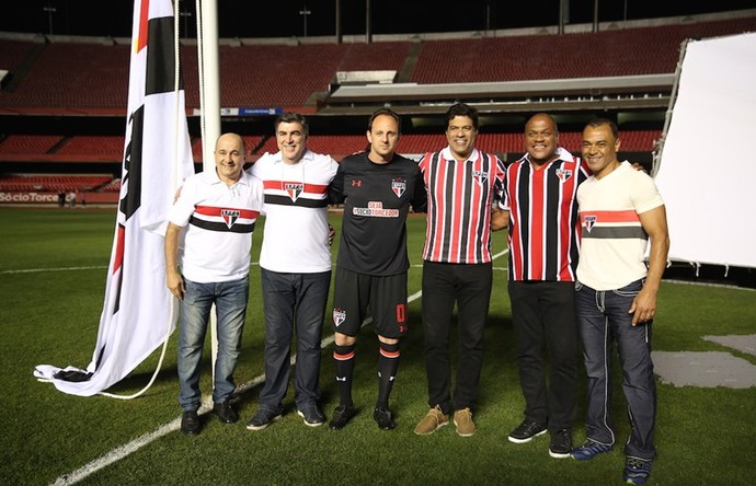 Rogério Ceni, Raí, Cafu, Zetti, Ronaldão e Pita em comercial de sócios do São Paulo (Foto: Igor Amorim / saopaulofc.ne)