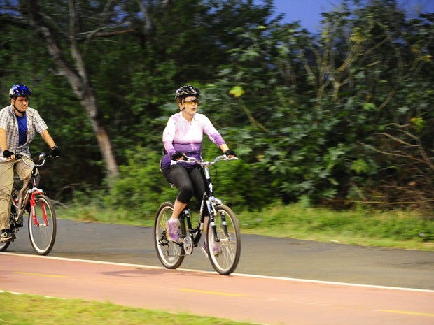 A presidente fez seus exercícios acompanhada de seguranças (Foto: Ronaldo Bernardi/Agência RBS)