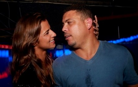 Ronaldo e a namorada (Foto: Marcelo Elidio/Ruby / divulgação)