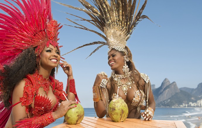 EuAtleta - carnaval mulheres água de coco (Foto: Getty Images)