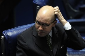 O senador Demóstenes Torres (sem partido, ex-DEM-GO) foi cassado nesta quarta-feira (11) por quebra de decoro parlamentar e ficará inelegível até 2027.  (Foto: Fabio Rodrigues Pozzebom/ABr)
